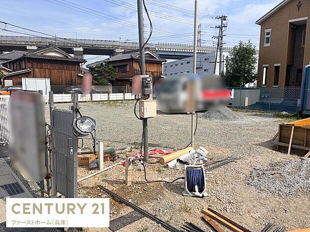 建築中の様子が確認できる物件です。