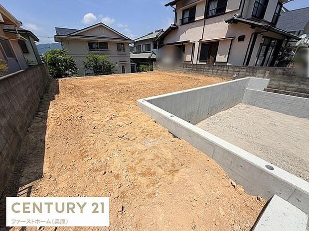建築中の様子が確認できる物件です。