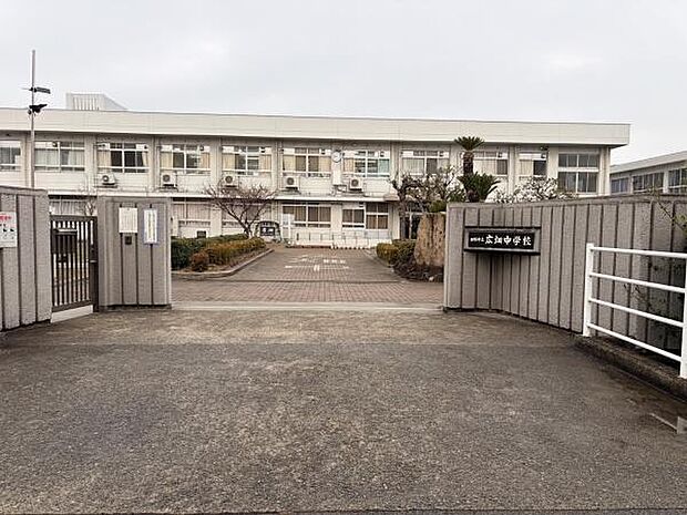 姫路市立広畑中学校まで493m