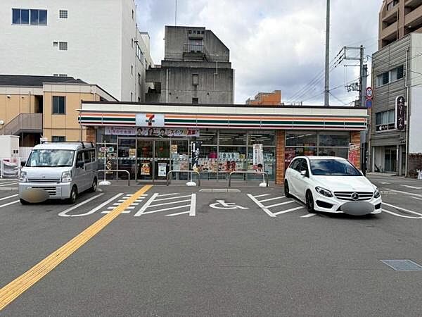 セブンイレブン姫路古二階町店まで459m