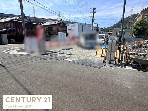 建築中の様子が確認できる物件です。