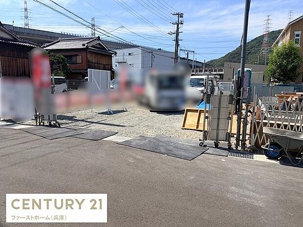 建築中の様子が確認できる物件です。