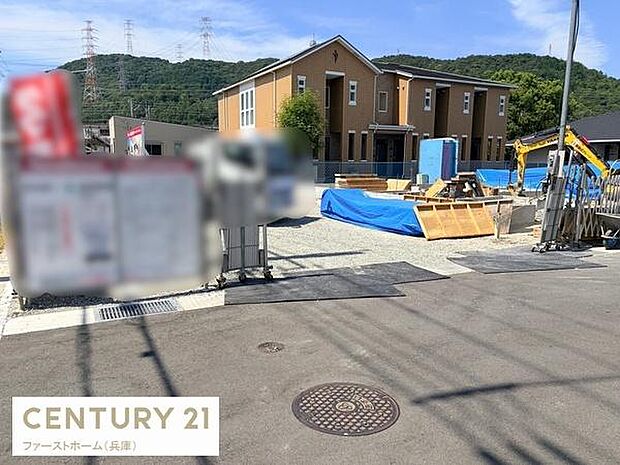 建築中の様子が確認できる物件です。