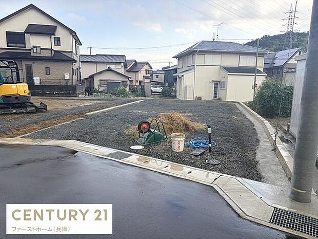 建築中の様子が確認できる物件です。