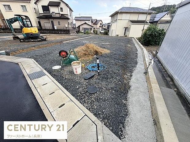 建築中の様子が確認できる物件です。