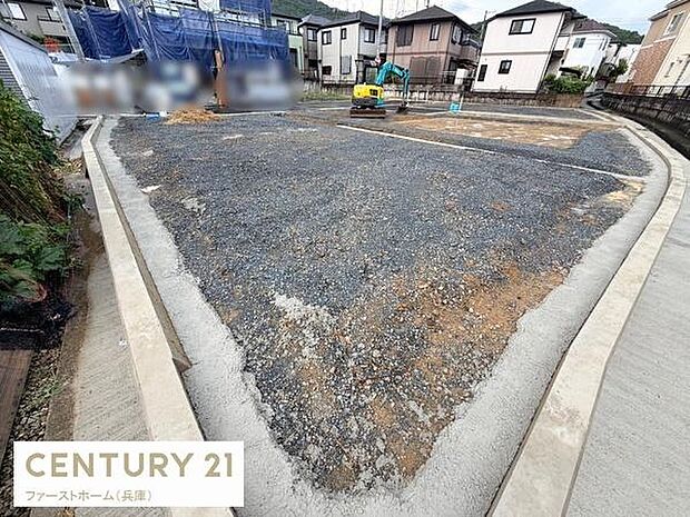 建築中の様子が確認できる物件です。