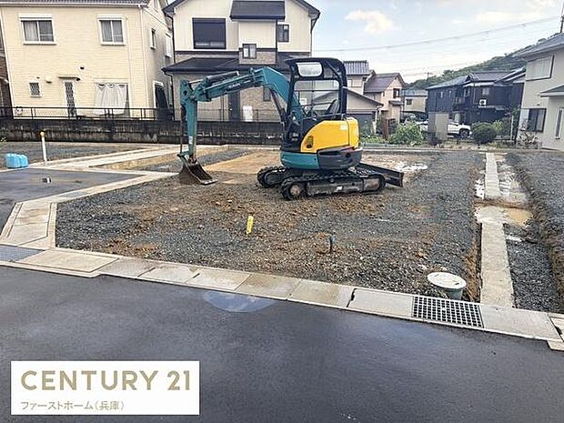 建築中の様子が確認できる物件です。