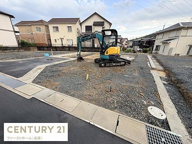 建築中の様子が確認できる物件です。