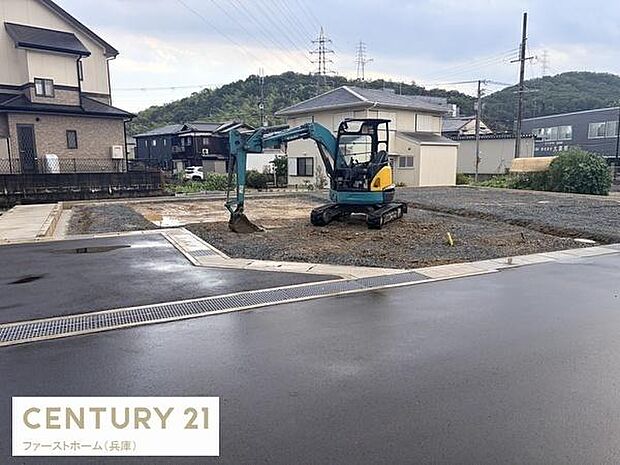 建築中の様子が確認できる物件です。