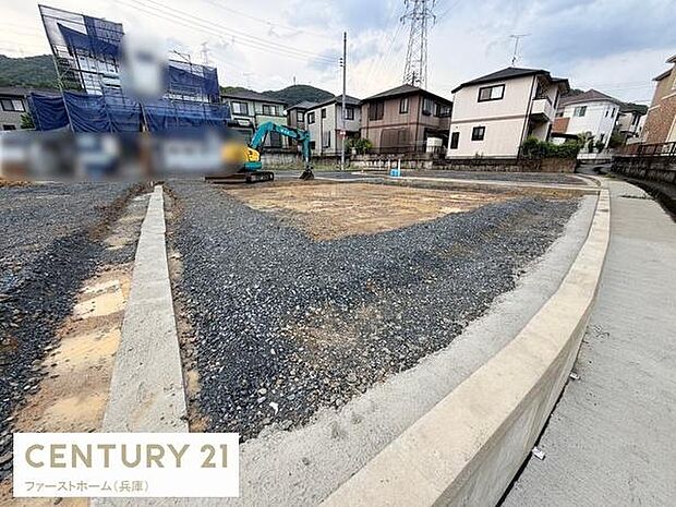 建築中の様子が確認できる物件です。