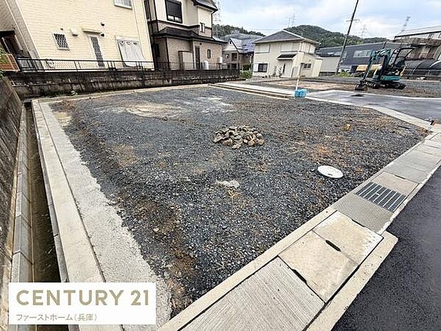 建築中の様子が確認できる物件です。