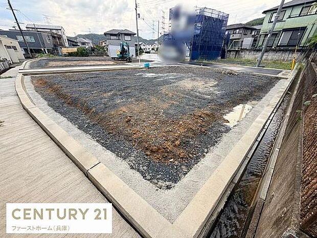 建築中の様子が確認できる物件です。
