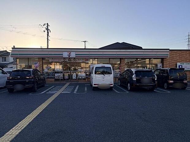 セブンイレブン姫路兼田店まで947m