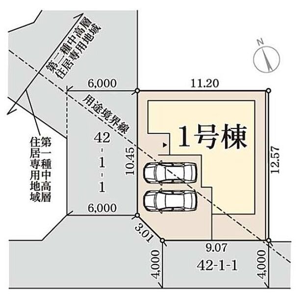 敷地全体の形状が分かる区画図です。駐車スペースも2台分しっかり確保されています。道路との接道幅が広く車の出し入れも便利です。敷地の配置や周辺環境をイメージしやすいレイアウトです。
