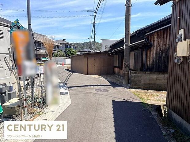 落ち着いた街並みの中に位置する物件です。周辺は閑静で生活に適した立地となっています。