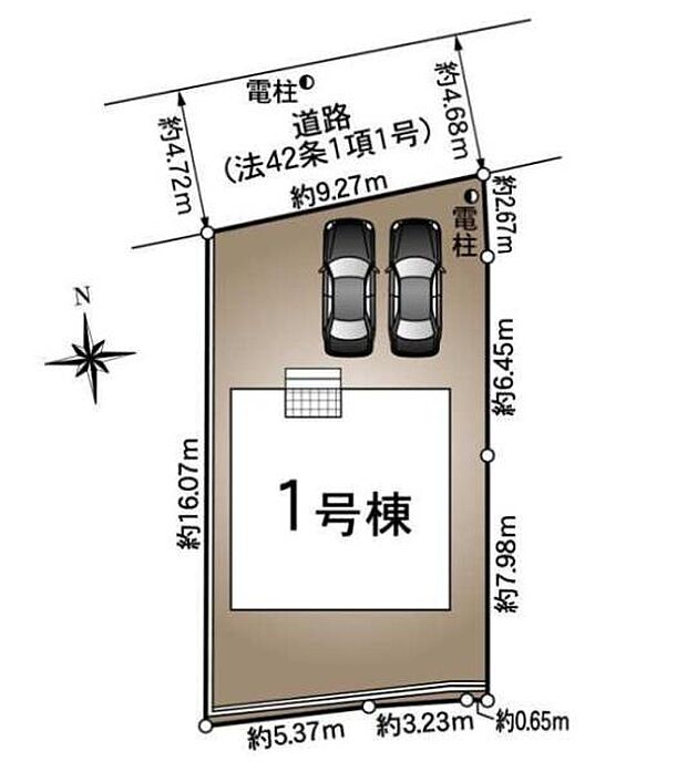 区画全体がシンプルにまとめられており使いやすい形状です。車2台分の駐車スペースがしっかり確保されています。道路に面した敷地で外観の印象もすっきりしています。