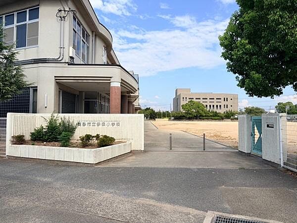 高砂市立伊保小学校まで582m