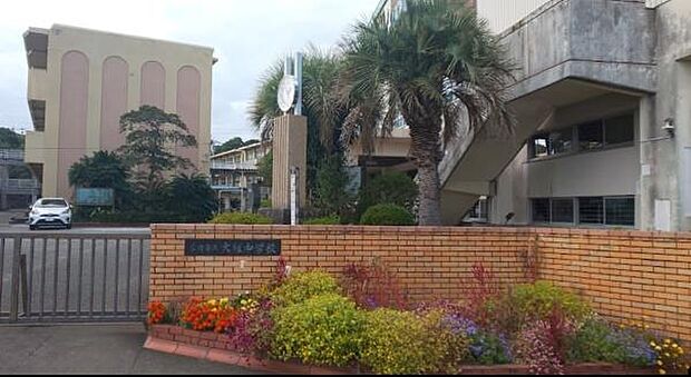 宮崎市立大塚中学校まで1284m