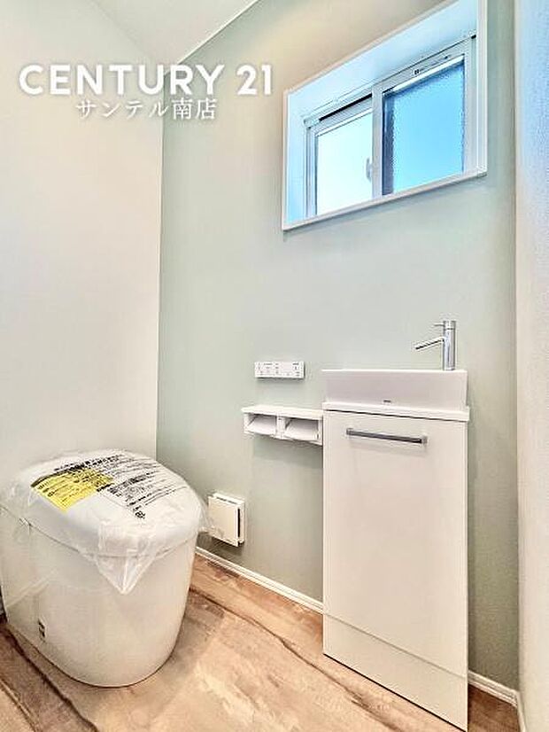 お手洗い付のトイレです。ウォシュレットも標準装備(^^♪