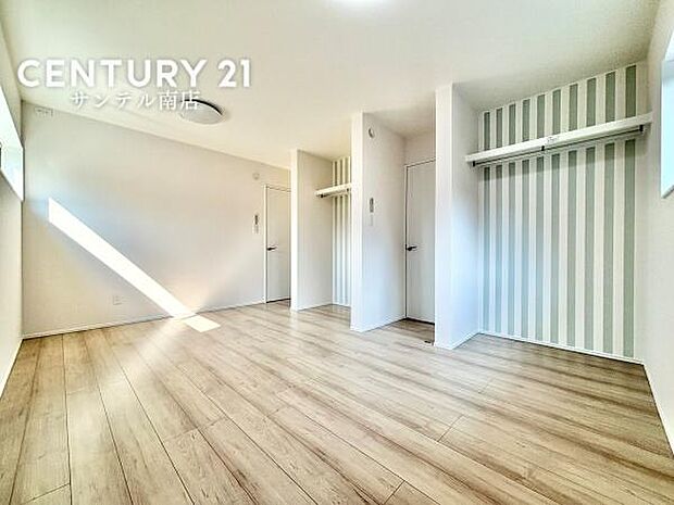 5帖洋室です。オープンクローゼットがございます。