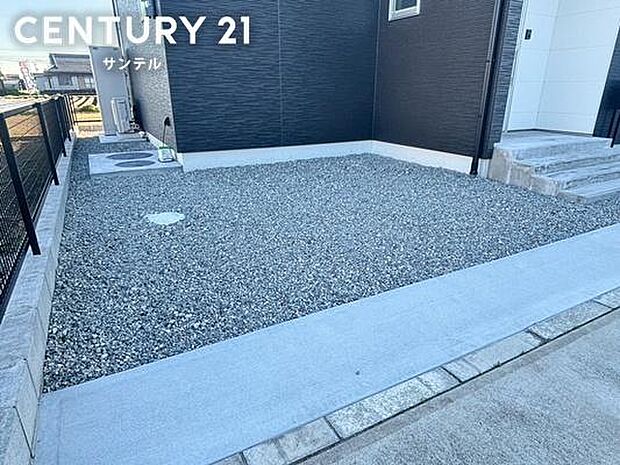 お休みの日は、お庭でガーデニングやDIYなどの趣味に没頭したり、ご家族でバーベキューをしたりと、自由に使える素敵なスペースです♪