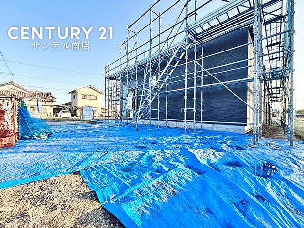 お休みの日は、お庭でガーデニングやDIYなどの趣味に没頭したり、ご家族でバーベキューをしたりと、自由に使える素敵なスペースです♪