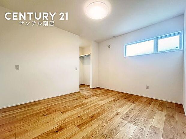 主寝室にいかがでしょうか♪WIC付きです。