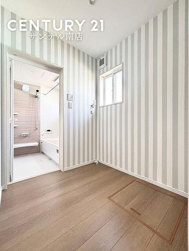 脱衣所スペース洗面所と脱衣所が分かれていて、プライバシーにも配慮。来客時も安心の設計です。