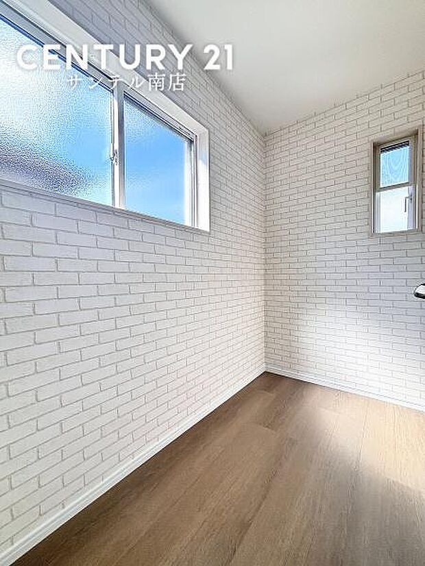 パントリーとしても使える納戸を完備しております!このような大容量な収納があると嬉しいですよね(^^♪