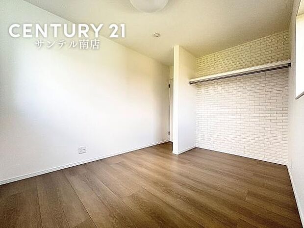 子供部屋にいかがでしょうか♪日当たり、風通し良好です(^^♪クローゼットも完備しております!