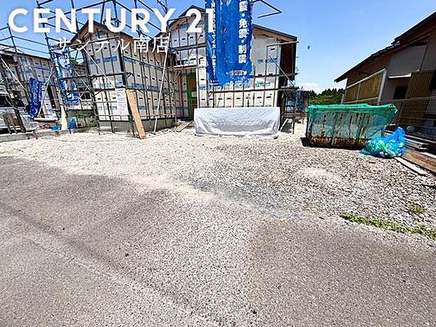 駐車スペースたっぷり、お庭もゆとりのある贅沢な敷地。ご家族やご友人とのBBQ、ペットとのびのび過ごす時間にも最適な空間です人気が高まっている都城エリアでこれほどの敷地面積は大きな資産になります