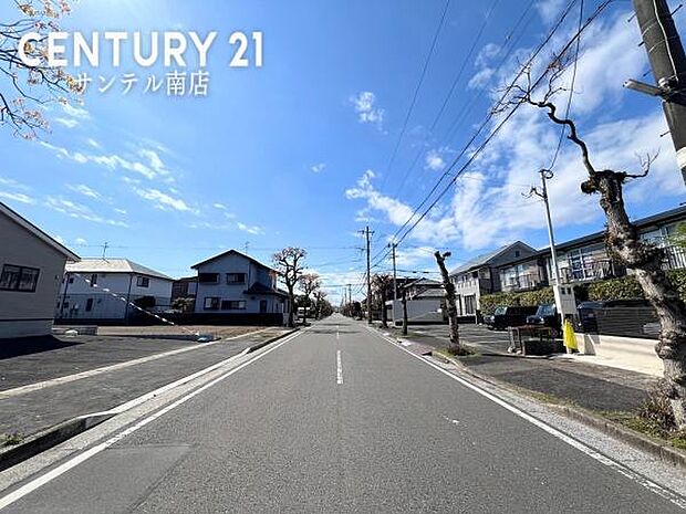 北側前面道路です♪