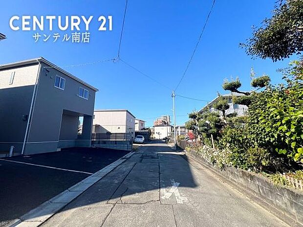 北側の前面道路の写真です♪