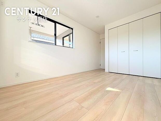 子供部屋にいかがでしょうか♪趣味部屋やワークスペースにも(^^♪風通し良好です(^^♪クローゼット収納です！