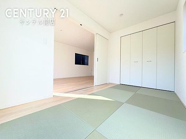 リビングに隣接した使い勝手の良い和室