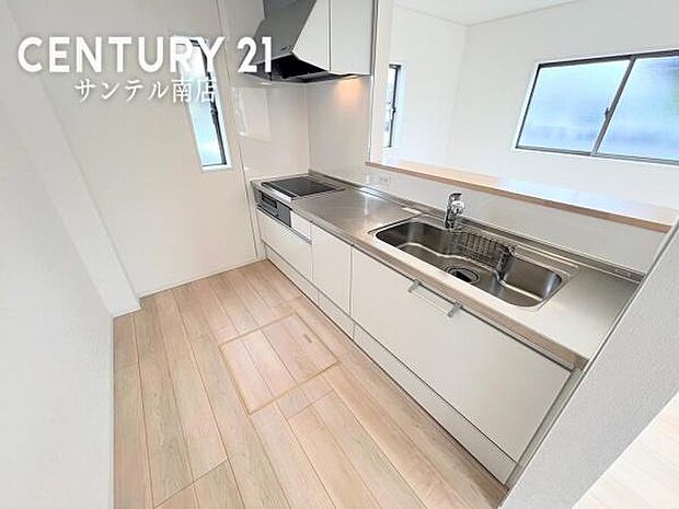 火を使わないIHクッキングヒーター採用。安全でお手入れも簡単。小さなお子様がいるご家庭にも安心のキッチンです。