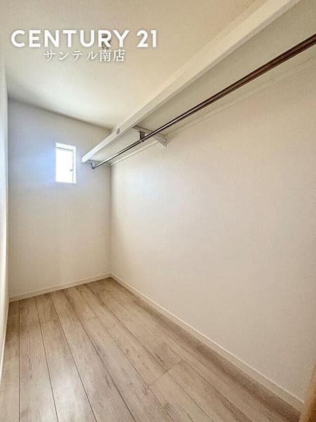 玄関には、たくさんの靴を収納できるシューズインクローゼットが付いております♪いつも清潔感のあるすっきりとした玄関スペースを確保できますよ♪