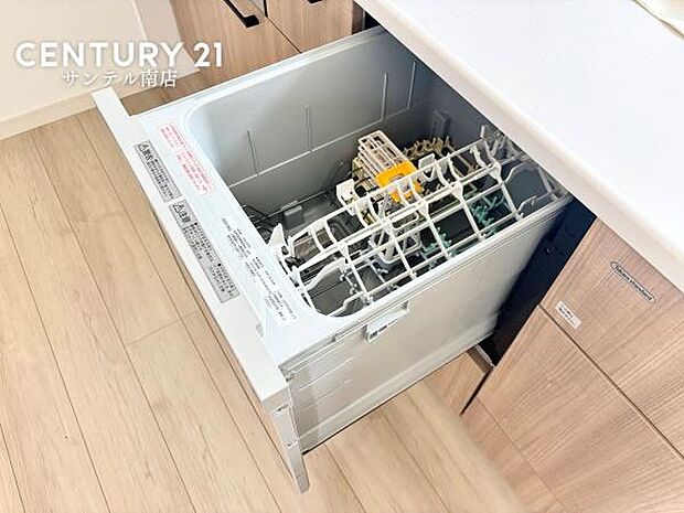 食器洗浄乾燥機付きです。家事を時短してくれる人気の設備アイテムです!