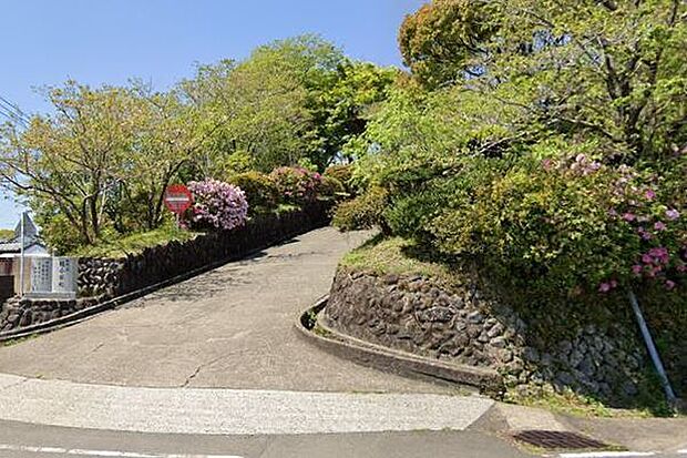 綾町立綾小学校まで832m