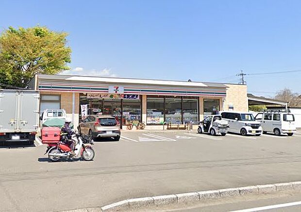 セブンイレブン綾入野店まで722m