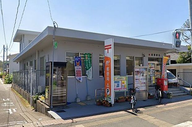 綾郵便局まで707m