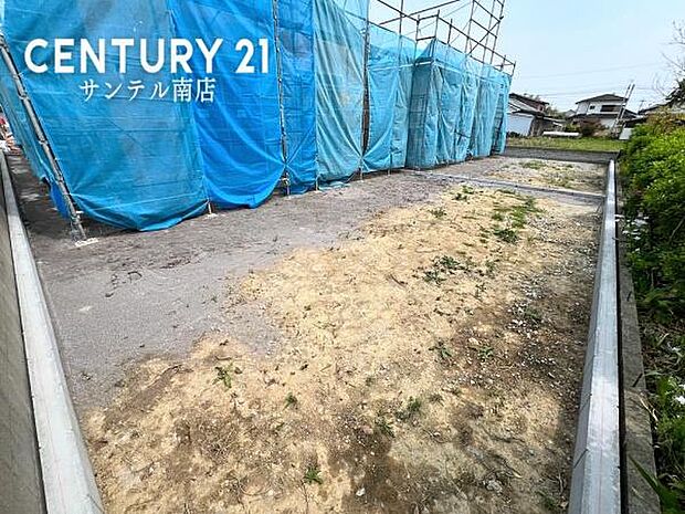 お休みの日は、お庭でガーデニングやDIYなどの趣味に没頭したり、ご家族でバーベキューをしたりと、自由に使える素敵なスペースです♪