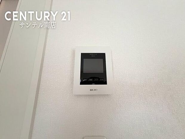 (同仕様写真)TVモニター付インターホン!荷物の非対面受け取りもスムーズに行えるモニター付きインターフォンです。ネットでのお買い物が増えているので、今まで以上に重宝しますね。