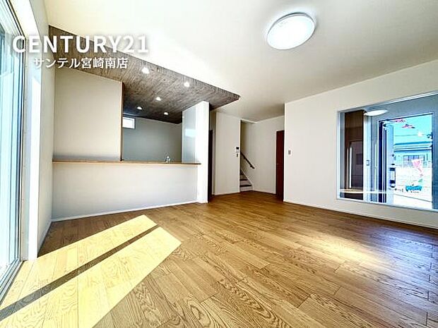 リビングは家具が配置しやすい造りになっております。家族が集まる場所だからこそ、こだわりの家具を置きたいですよね(^^♪