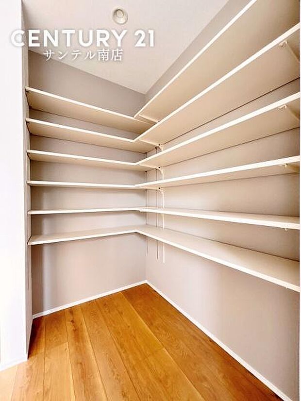 玄関には大容量のシューズインクローゼットを設置。家族の靴もすっきり収納できて、いつでもキレイな玄関に!