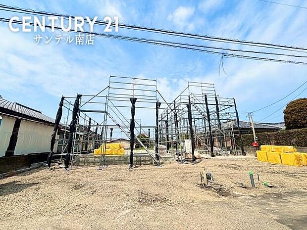 駐車場は4台駐車可能!※車種による。スペースも広く駐車が苦手な方でも楽に駐車可能です(^^♪