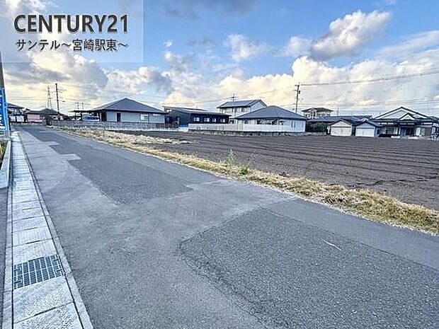 北側前面道路です♪