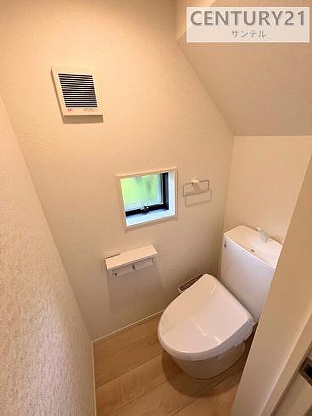 (同仕様写真)落ち着いた雰囲気のトイレ温水洗浄暖房便座でございます(^^♪※色や配置の相違がある場合がございます。