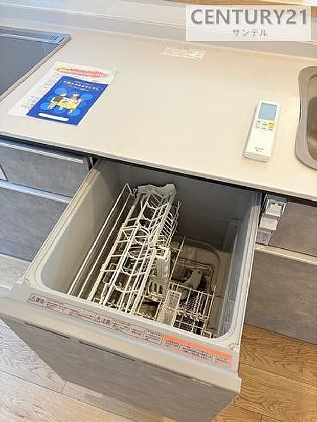 食洗機を標準装備。洗い物の時間を短縮でき、手洗いの負担を軽減。家族との時間を大切にできる設備です。