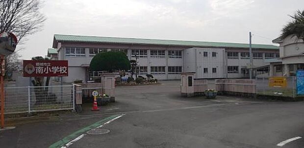 都城市立南小学校まで480m